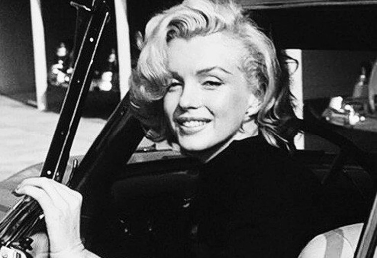 Η συλλεκτική Mercedes-Benz 170 S που οδηγούσε η Μέριλιν Μονρόε στην Ελλάδα βγαίνει στο σφυρί