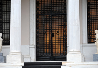 Σκάνδαλο ΟΠΕΚΕΠΕ: Το «γαλλικό κλειδί» στην «σκουριασμένη» κλειδαριά της κυβέρνησης