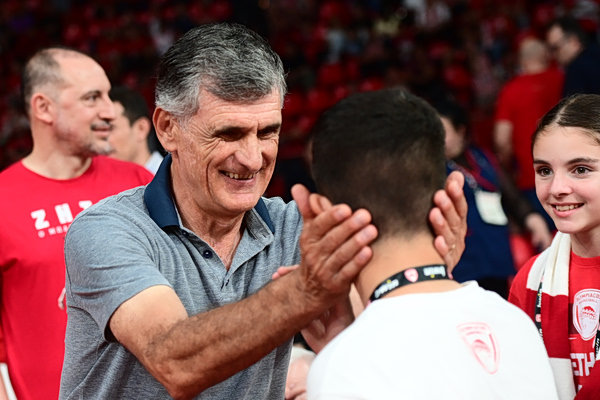 O Μεντιλίμπαρ παρών στο ΣΕΦ για το Game 2 του Ολυμπιακού με τη Μονακό (vid)