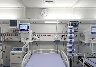 Θεσσαλονίκη: Στην εντατική διασωληνωμένος ο φοιτητής με βακτηριακή μηνιγγίτιδα – Σε χημειοπροφύλαξη οι επαφές του