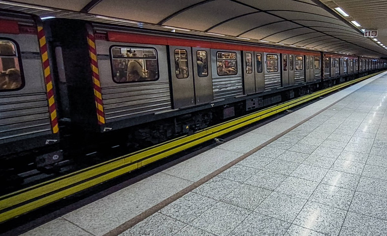 Μέσα Μεταφοράς: Πώς κινούνται σήμερα μετρό, λεωφορεία, τρόλεϊ και Τραμ