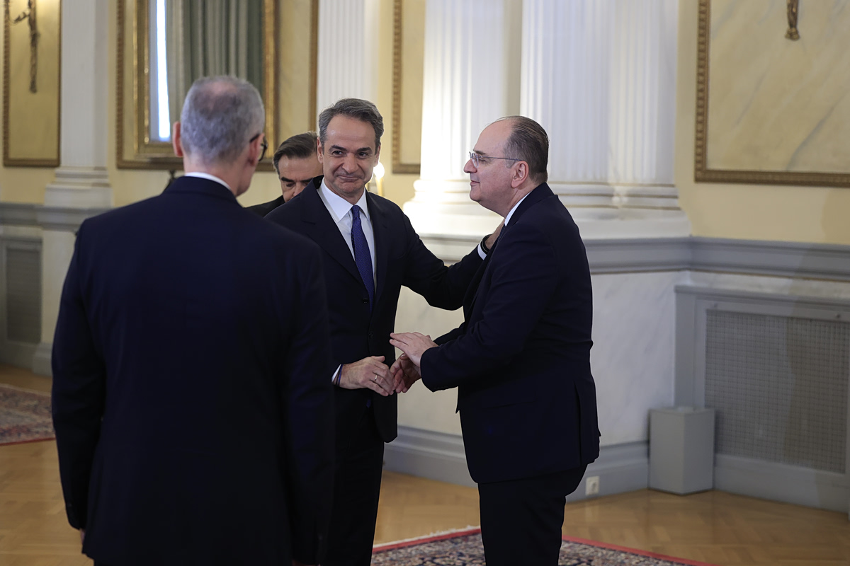 Βουλή: Σε νέο κύκλο εσωστρέφειας η κυβέρνηση – Οι μεγάλες υποθέσεις που πολιορκούν το Μαξίμου