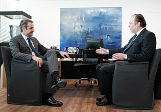 Σε νέο κύκλο εσωστρέφειας η κυβέρνηση – Οι μεγάλες υποθέσεις που πολιορκούν το Μαξίμου