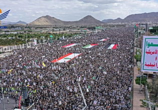 Υεμένη: Εκατοντάδες χιλιάδες Χούθι μαζεύτηκαν στη Σαναά διαδηλώνοντας υπέρ της Χεζμπολάχ