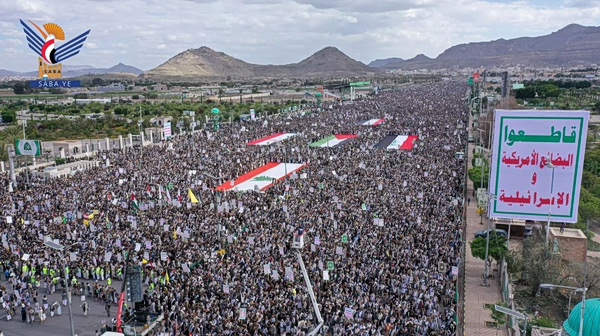 Υεμένη: Εκατοντάδες χιλιάδες Χούθι μαζεύτηκαν στη Σαναά διαδηλώνοντας υπέρ της Χεζμπολάχ