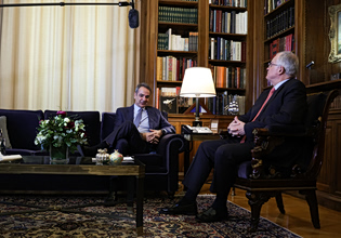 Εκτός πραγματικότητας πανηγυρίζει ο Μητσοτάκης: «Έχουμε κάνει το καλύτερο για να στηρίξουμε τα νοικοκυριά»