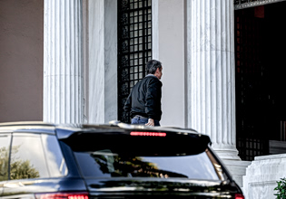 Πριν τη ψηφοφορία: Υπερπλεόνασμα… πανικού στο Μαξίμου – Οι καθοδικοί δείκτες και το «αντάρτικο» που πρέπει να αποφευχθεί