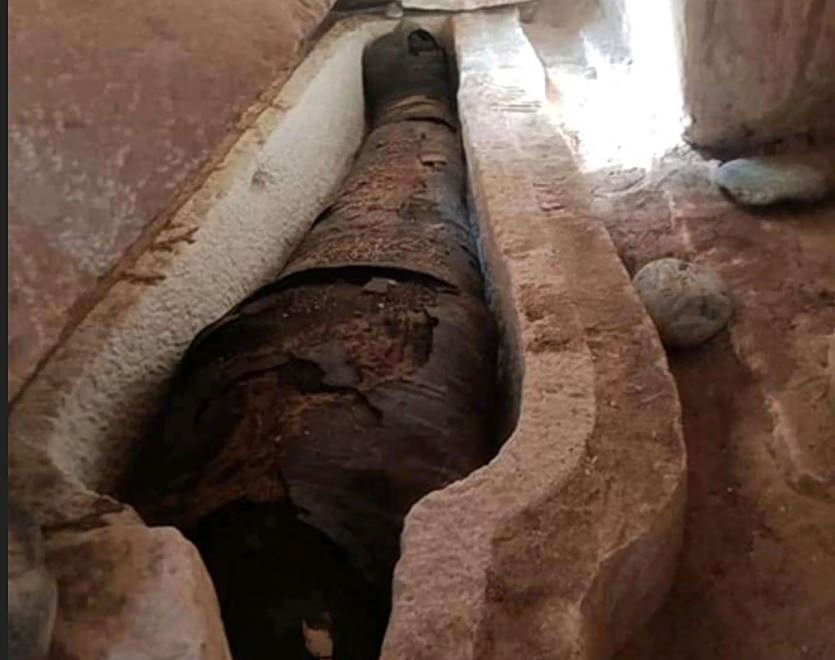 Έκπληκτοι οι αρχαιολόγοι: Βρέθηκε αντίγραφο της «Ιλιάδας» στο στομάχι μούμιας