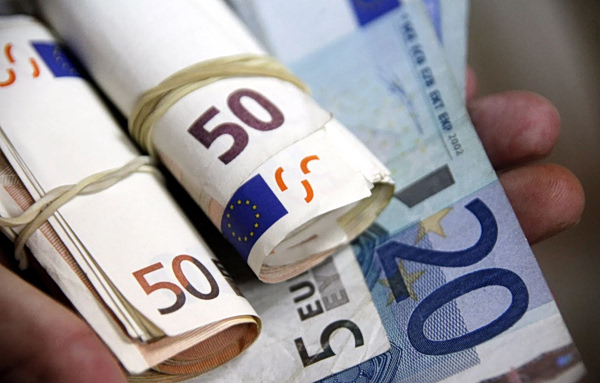 Χάνουν έδαφος οι προθεσμιακές καταθέσεις – Στροφή στη ρευστότητα