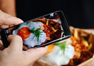 Τα φαγητά που βλέπουμε στα social media μας ανοίγουν την όρεξη;