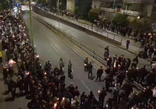 Νέος Κόσμος: Σακούλες με μολότοφ κατέσχεσαν λίγο πριν το Χριστός Ανέστη – Αποκλειστικές εικόνες