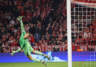 Συμβαίνει και στους καλύτερους: Ιστορικό αρνητικό ρεκόρ του Νόιερ στο Παρί – Μπάγερν (vid)