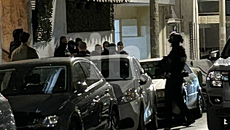 Συναγερμός στον Νέο Κόσμο – 55χρονος έχει ταμπουρωθεί σε διαμέρισμα αφού χτύπησε τη μητέρα του – Σε εξέλιξη επιχείρηση της ΕΛ.ΑΣ