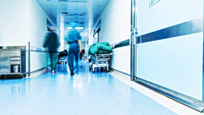 Θεσσαλονίκη: Παραμένει στη ΜΕΘ ο φοιτητής με τη μηνιγγίτιδα – «Σταθερή αλλά σοβαρή κατάσταση» λέει ο Γιαννάκος