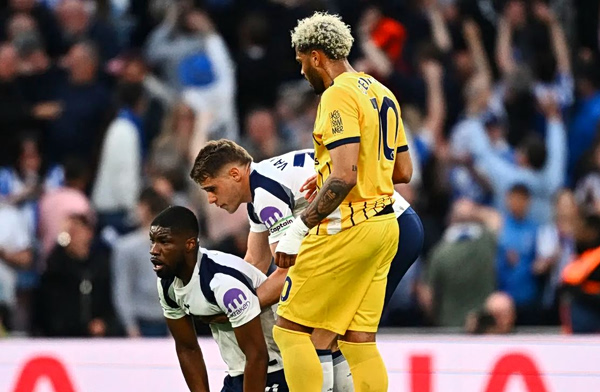 Τότεναμ – Μπράιτον 2-2: Σοκ στο 90+5′ για τους Πετεινούς – 15 ματς χωρίς νίκη