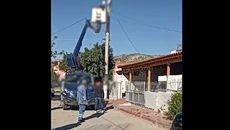 Αστυνομική επιχείρηση σε οικισμό στη Φυλή – Συνελήφθησαν 20 άτομα, ξηλώθηκαν καλώδια μήκους 2χλμ για ρευματοκλοπή