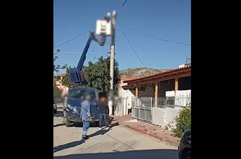 Αστυνομική επιχείρηση σε οικισμό στη Φυλή – Συνελήφθησαν 20 άτομα, ξηλώθηκαν καλώδια μήκους 2χλμ για ρευματοκλοπή