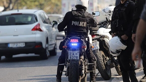 Γαλάτσι: Συνελήφθησαν μετά από καταδίωξη δύο ανήλικοι που επέβαιναν σε κλεμμένο δίκυκλο