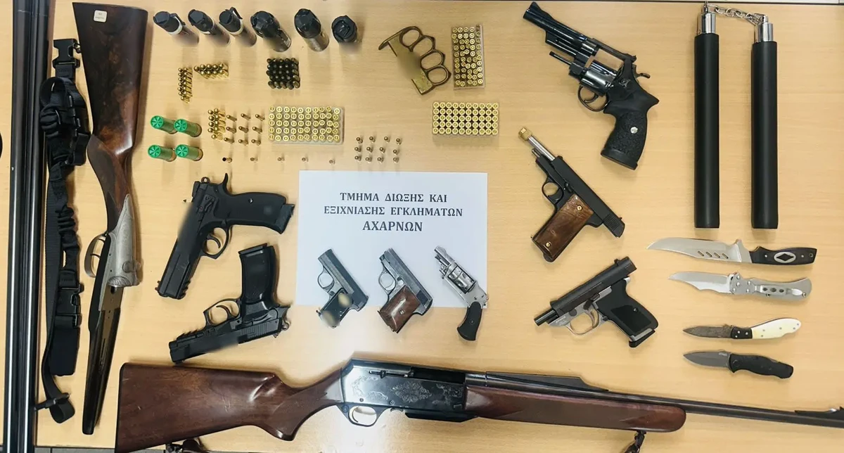 Αστυνομική επιχείρηση σε οικισμούς στις Αχαρνές – Βρέθηκε οπλοστάσιο σε οικία – Πέντε συλλήψεις