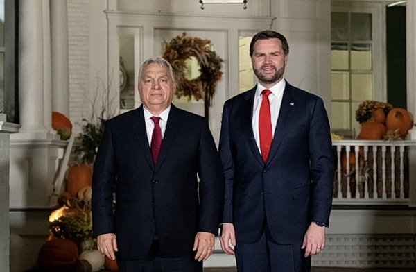 Τζέι Ντι Βανς: Έφτασε στη Βουδαπέστη και ξεκινά προεκλογικό αγώνα για τον Όρμπαν