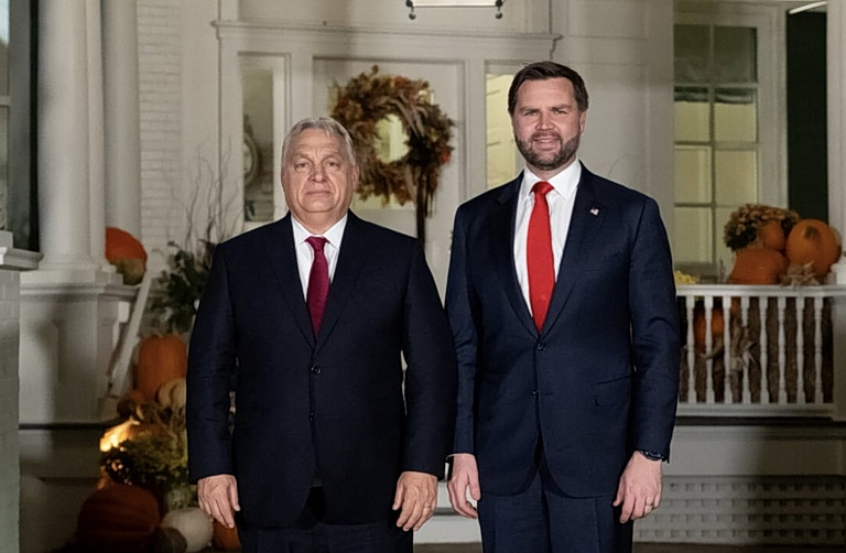 Τζέι Ντι Βανς: Έφτασε στη Βουδαπέστη και ξεκινά προεκλογικό αγώνα για τον Όρμπαν