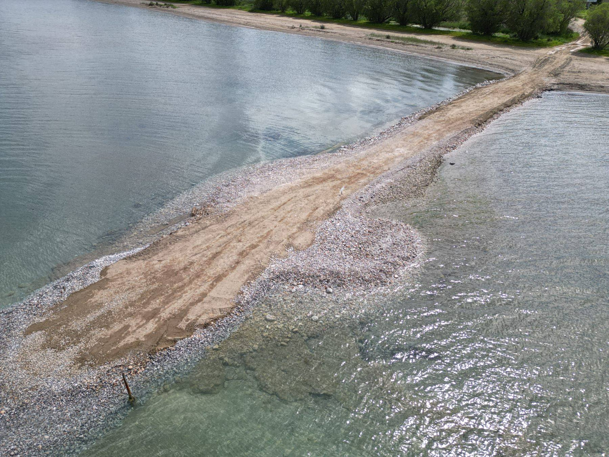 Σκάλα Ωρωπού: Μήνυση από τον δήμο για τα μπάζα σε θαλάσσια περιοχή Natura – «Δημιούργησαν δρόμο 60 μέτρων»