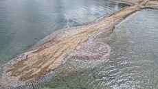 Σκάλα Ωρωπού: Μήνυση από τον δήμο για τα μπάζα σε θαλάσσια περιοχή Natura – «Δημιούργησαν δρόμο 60 μέτρων»