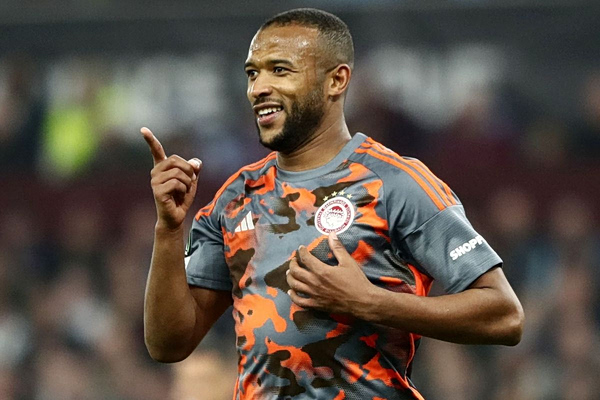 Η Άστον Βίλα νίκησε και την Μπολόνια και ο Ολυμπιακός παραμένει η μοναδική ομάδα που έφυγε με «διπλό» από το «Villa Park» (vids)