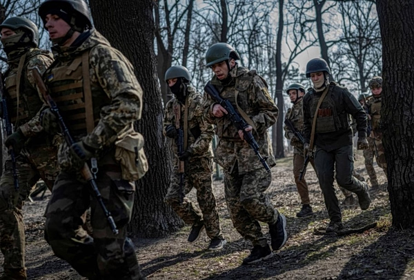 Οι Ουκρανοί θέλουνε στρατεύματα όχι ρομπότ – Τι συμβουλεύουν χώρες που βρίσκονται σε ειρήνη