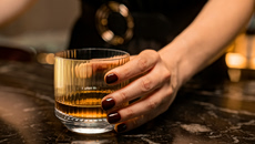 Ρόδος: Αθώα η 19χρονη υπάλληλος που διέθεσε αλκοόλ σε ανήλικη