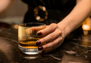 Ρόδος: Αθώα η 19χρονη υπάλληλος που διέθεσε αλκοόλ σε ανήλικη