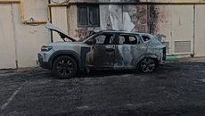 Με αναφορές στα Τέμπη η ανάληψη ευθύνης για τον εμπρησμό του αυτοκινήτου του Δημήτρη Καρώνη