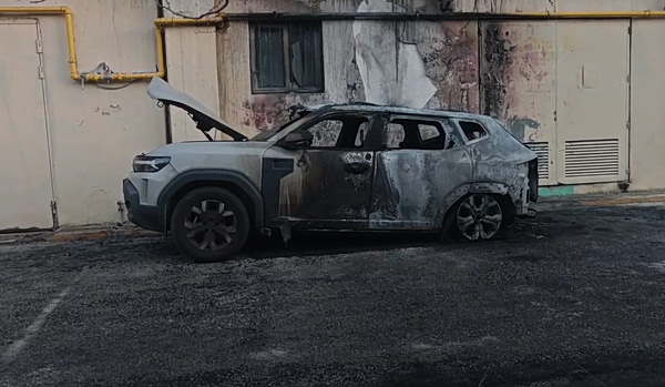 Με αναφορές στα Τέμπη η ανάληψη ευθύνης για τον εμπρησμό του αυτοκινήτου του Δημήτρη Καρώνη