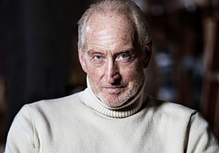 Ο Τσαρλς Νταν μπαίνει στον κόσμο του Batman – Ολοκληρώνεται το παζλ για το sequel