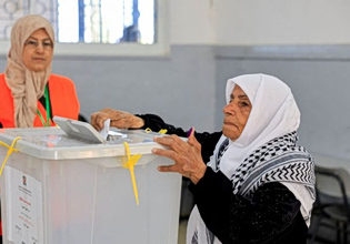 Δημοτικές εκλογές: Πρώτη στις δημοτικές εκλογές η Φάταχ του παλαιστίνιου προέδρου Αμπάς