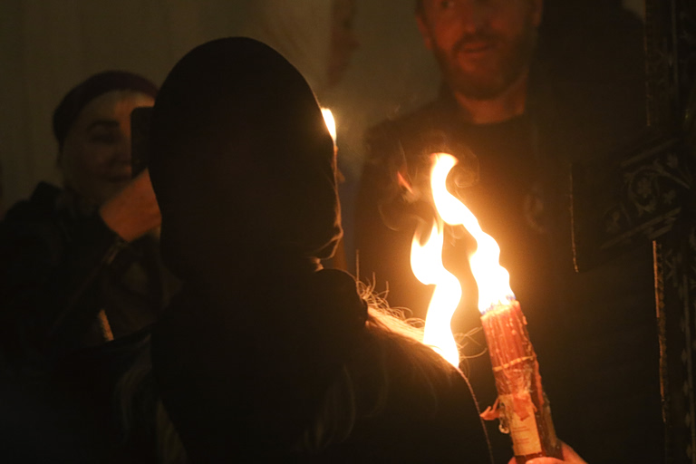 Ανοίγουν οι Άγιοι Τόποι στα Ιεροσόλυμα – Κανονικά το Άγιο Φως στην Ελλάδα