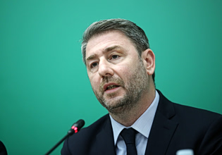 Παρέμβαση Ανδρουλάκη: Ανοίγουμε τη συζήτηση για τη μείωση του χρόνου εργασίας