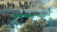 Επεισόδια ανάμεσα σε ΜΑΤ και οπαδούς του ΠΑΟΚ στον Βόλο (pics)