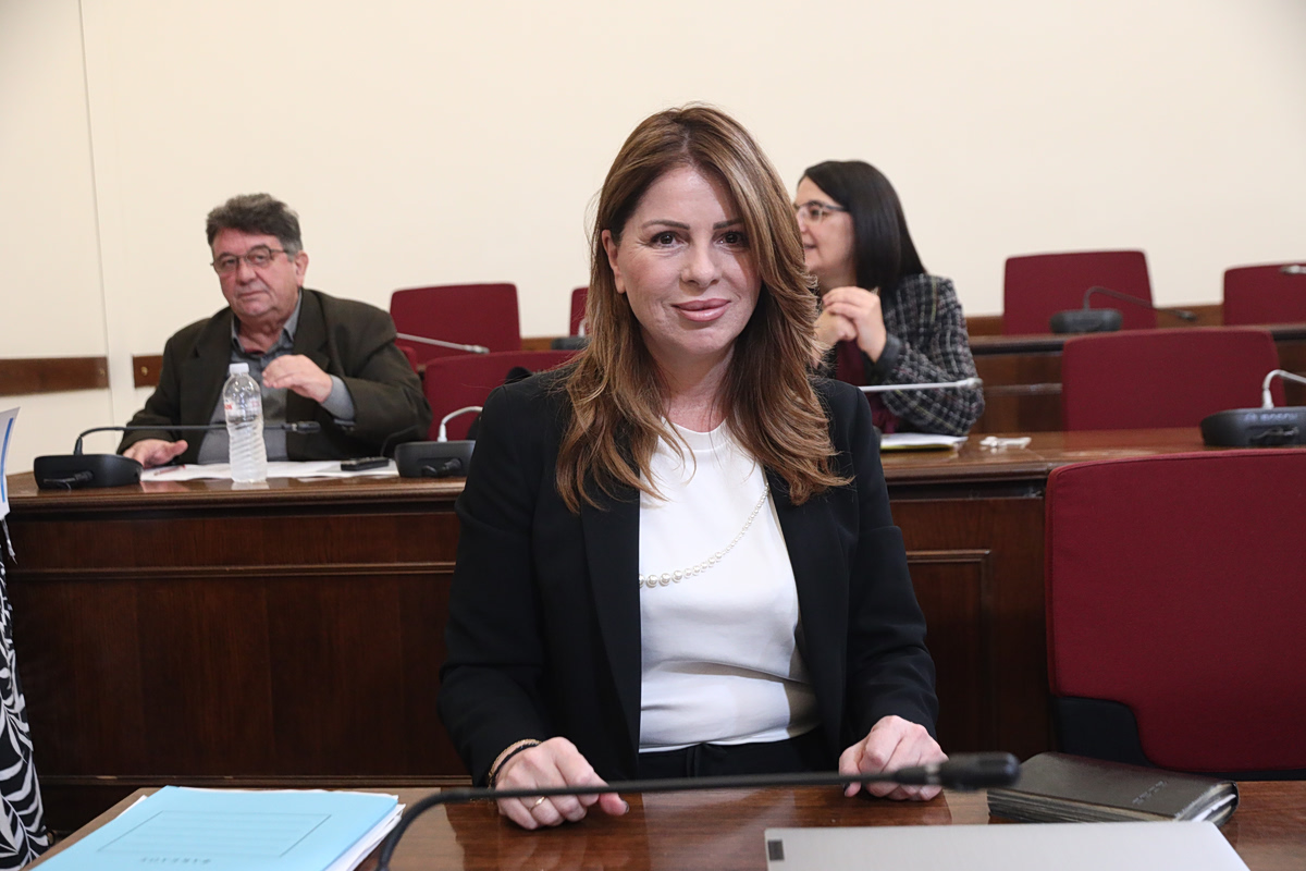 Άρση ασυλίας ζητά η Παπακώστα και δηλώνει πως δεν θα είναι υποψήφια στις εκλογές υπό προϋποθέσεις