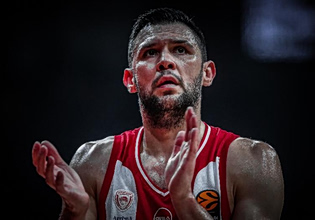 Σπουδαίο επίτευγμα από τον Παπανικολάου: Έφτασε τις 800 συμμετοχές με τον Ολυμπιακό!