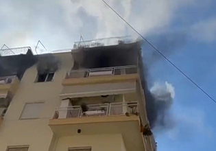 Πάτρα: Φωτιά σε διαμέρισμα – Πληροφορίες για εγκλωβισμένη γυναίκα – Εκκενώθηκε η πολυκατοικία