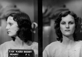 Patty Hearst: Η απαγωγή που δίχασε τις ΗΠΑ – Πώς από θύμα βρέθηκε κατηγορούμενη για ένοπλη ληστεία