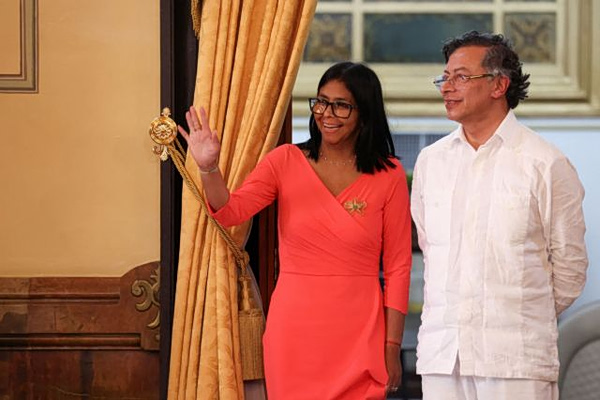 Βενεζουέλα και Κολομβία ανακοινώνουν στρατιωτική συνεργασία ενάντια στις «μαφίες»