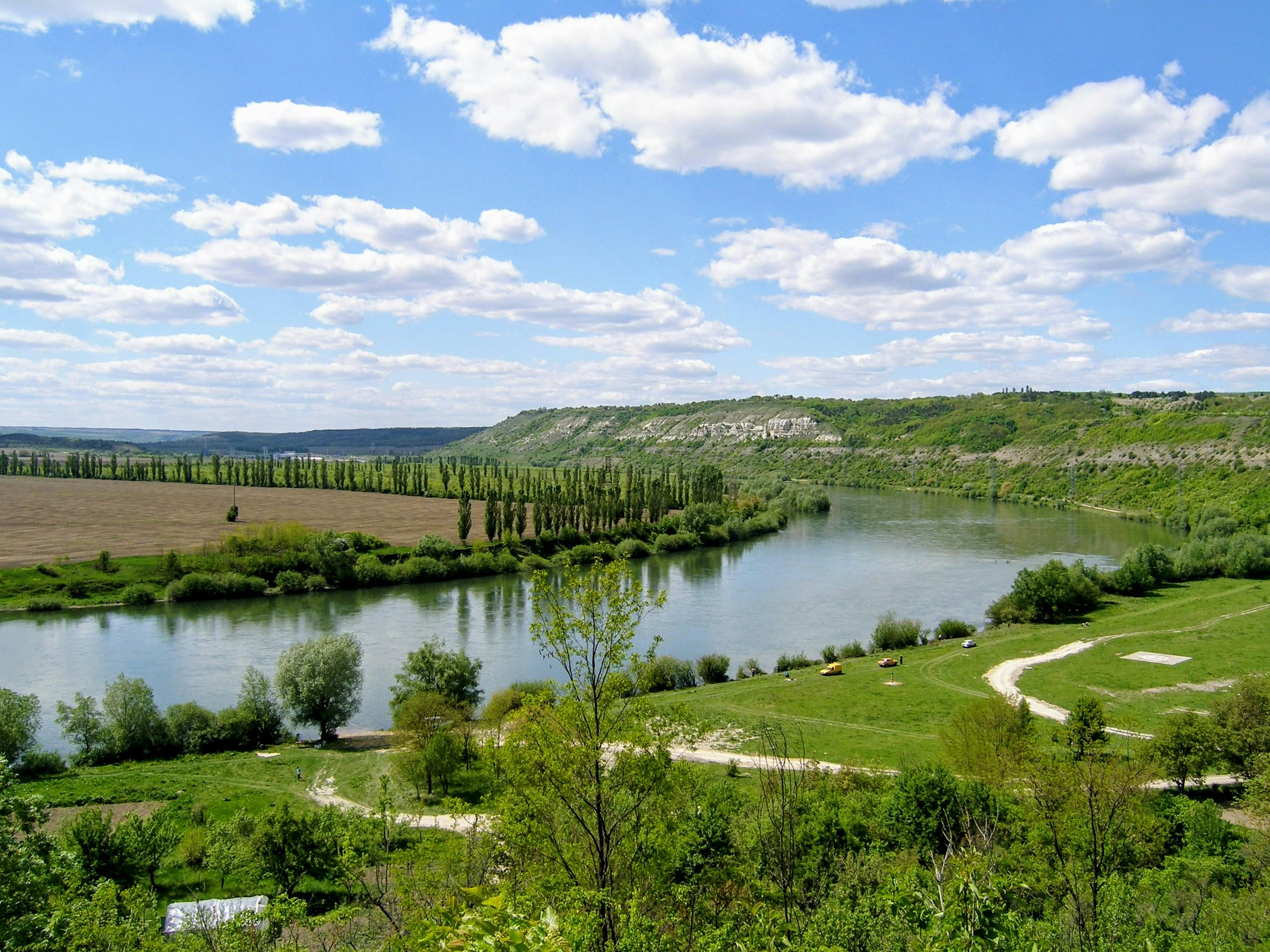 εικόνα που δείχνει παρθένο φυσικό τοπίο στη Μολδαβία