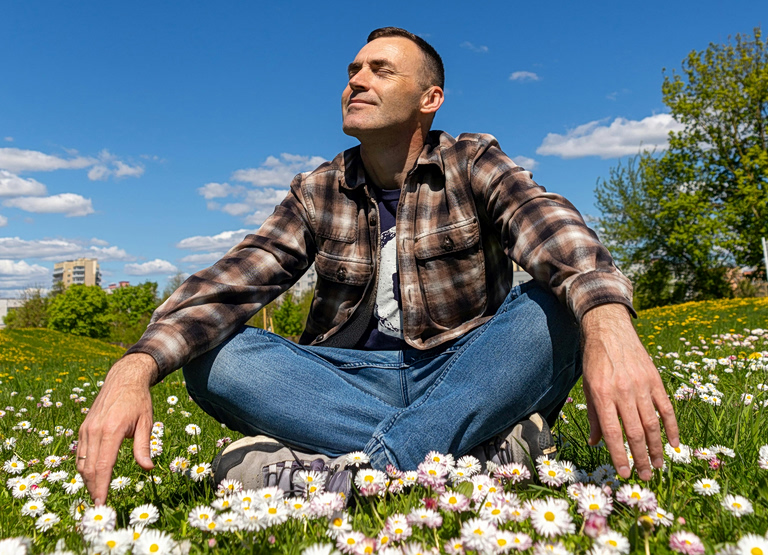 Δείξε μου πόση βιταμίνη D έχεις στη μέση ηλικία, να σου πω πώς θα είναι ο εγκέφαλός σου δεκαετίες αργότερα