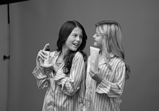 «Περιποίηση για νήπια»: Ο σκοτεινός κόσμος των βίντεο ομορφιάς για παιδιά στο TikTok