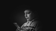 Οι εγκληματικές οργανώσεις πλουτίζουν καθώς οι ιστοσελίδες σεξουαλικής κακοποίησης παιδιών διπλασιάζονται