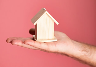 Στεγαστική κρίση: Πώς αξιολογεί η αγορά τις προτάσεις ΔΝΤ και ΤτΕ για προσιτή κατοικία