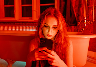 Μπορεί το Tinder να ξανακερδίσει τις γυναίκες;