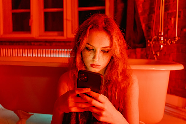 Μπορεί το Tinder να ξανακερδίσει τις γυναίκες;